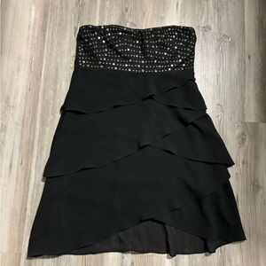 Krafty NWT Dize Medium Black Layered Dress, Stretch Back